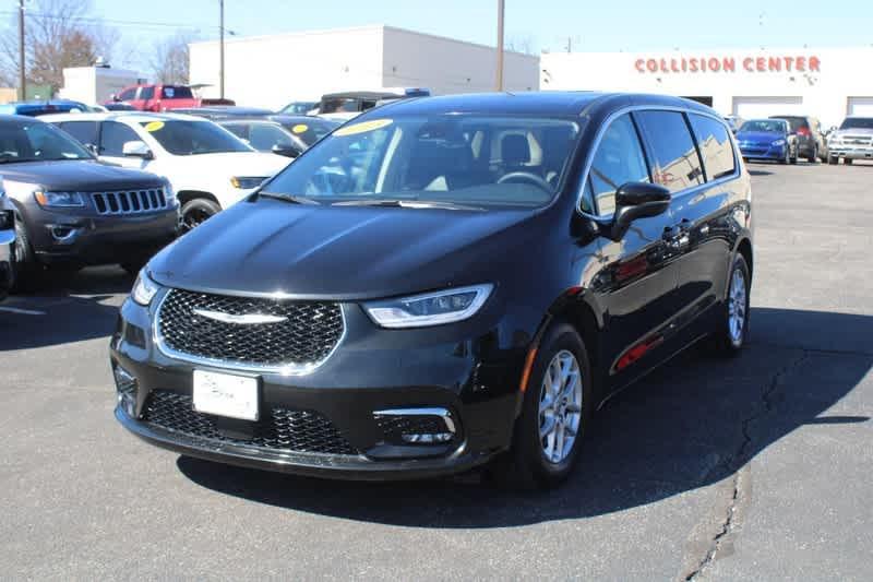 used 2023 Chrysler Pacifica car, priced at $23,485
