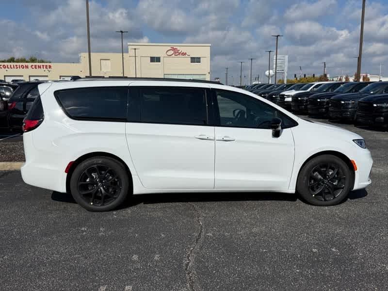 new 2026 Chrysler Pacifica car, priced at $50,444