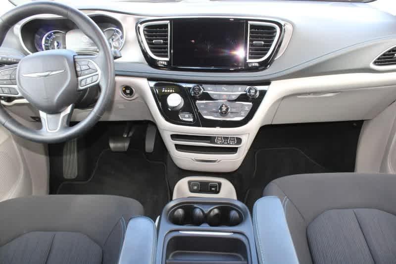 used 2021 Chrysler Pacifica Hybrid car, priced at $25,785