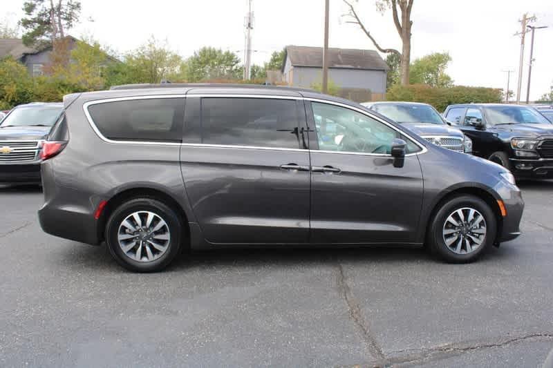 used 2021 Chrysler Pacifica Hybrid car, priced at $25,785