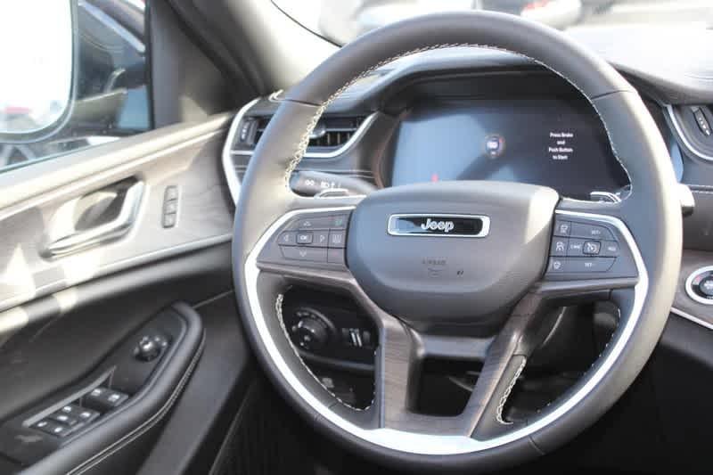 new 2025 Jeep Grand Cherokee car, priced at $43,295