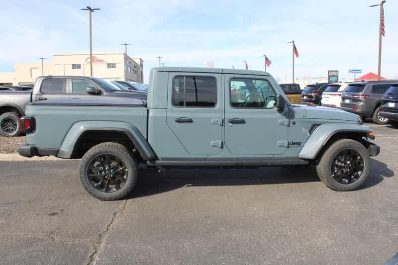 new 2025 Jeep Gladiator car, priced at $43,342