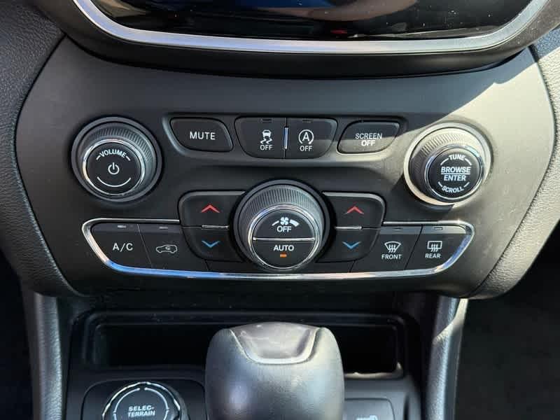 used 2020 Jeep Cherokee car, priced at $20,988