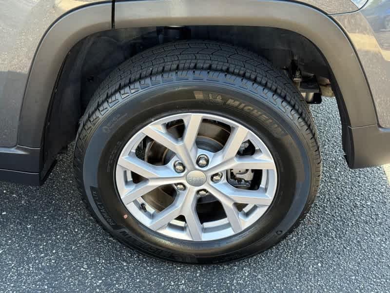used 2022 Jeep Grand Cherokee car, priced at $31,988