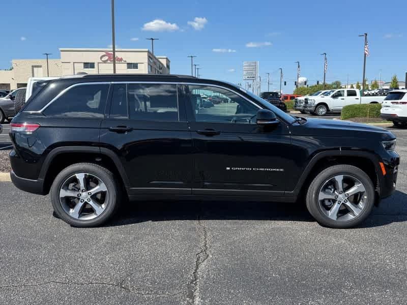 new 2025 Jeep Grand Cherokee car, priced at $49,940