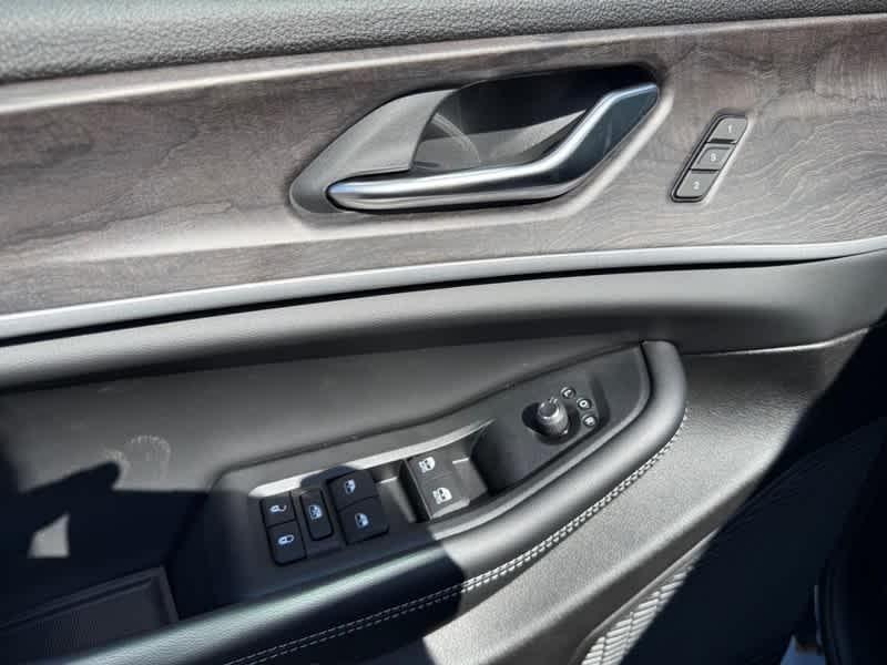 new 2025 Jeep Grand Cherokee car, priced at $49,940
