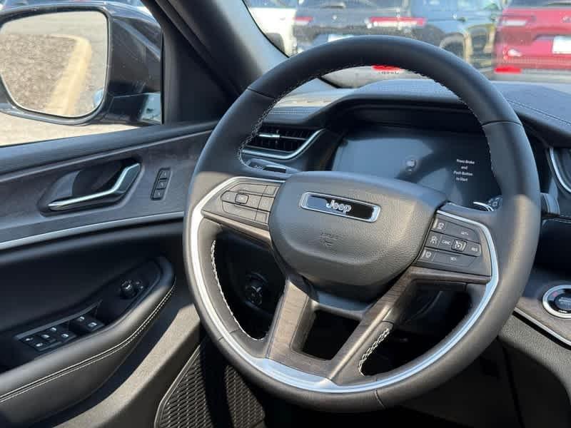 new 2025 Jeep Grand Cherokee car, priced at $49,940