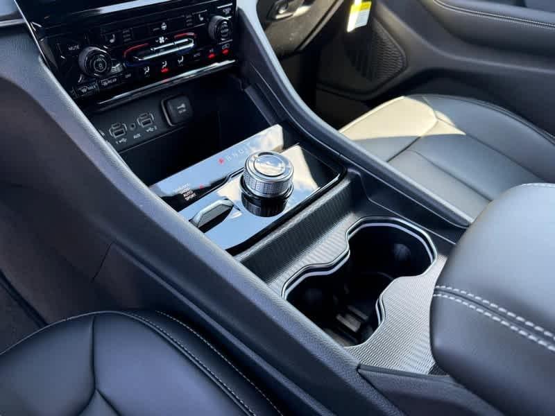 new 2025 Jeep Grand Cherokee car, priced at $49,940