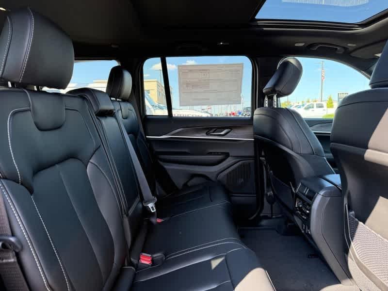 new 2025 Jeep Grand Cherokee car, priced at $49,940