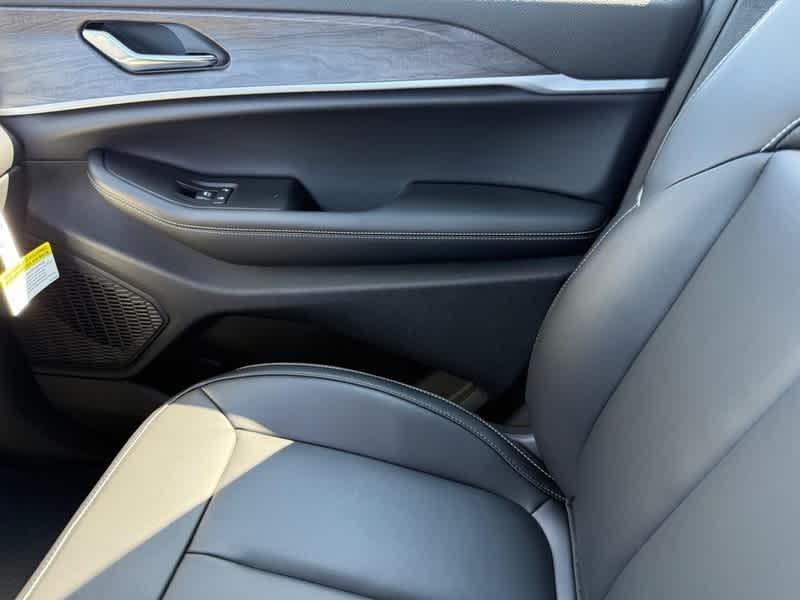 new 2025 Jeep Grand Cherokee car, priced at $49,940