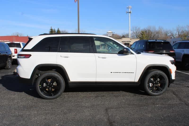 new 2025 Jeep Grand Cherokee car, priced at $47,940