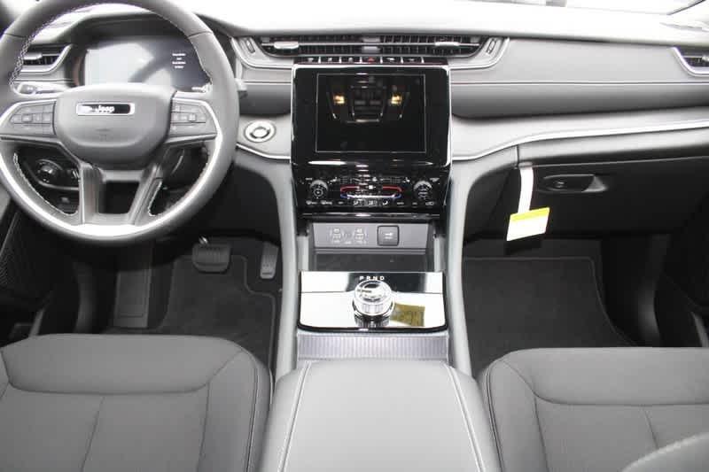 new 2025 Jeep Grand Cherokee car, priced at $39,970