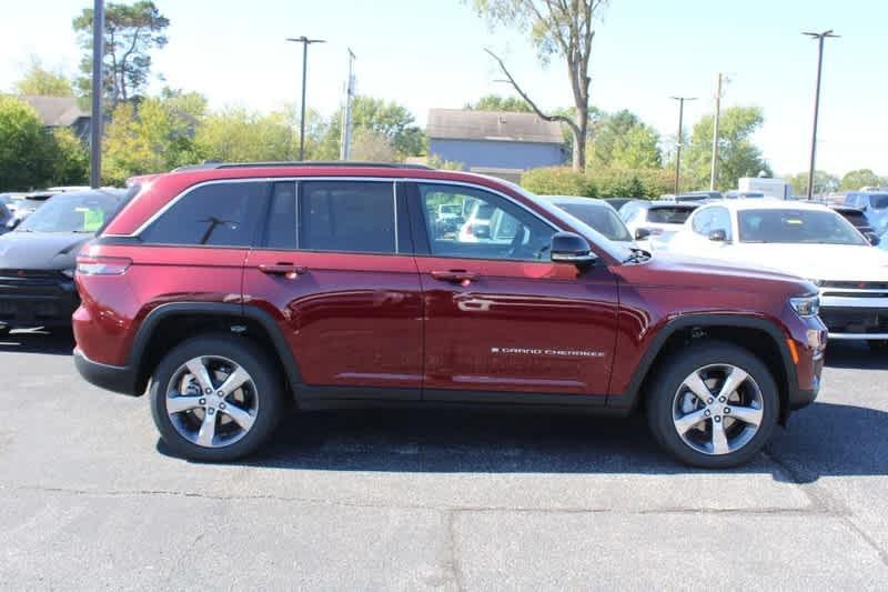 new 2025 Jeep Grand Cherokee car, priced at $45,920