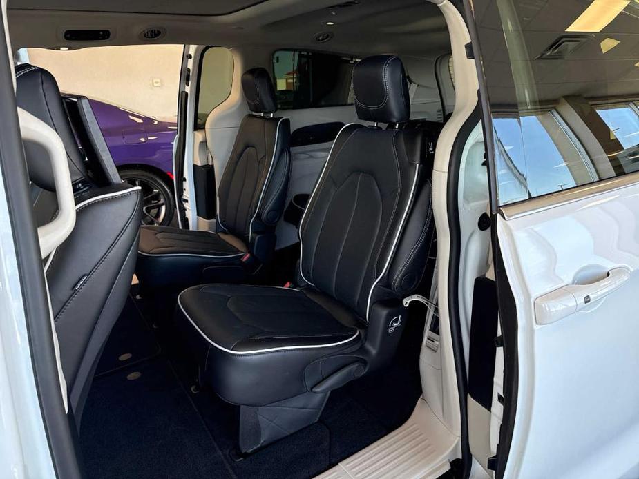 new 2024 Chrysler Pacifica car, priced at $47,860