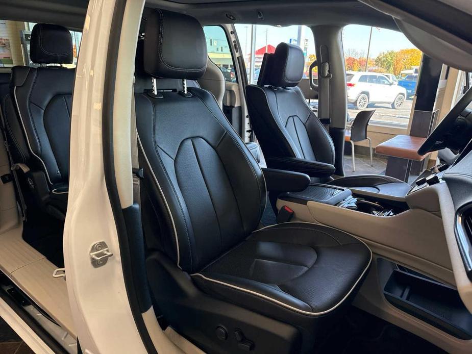 new 2024 Chrysler Pacifica car, priced at $47,860