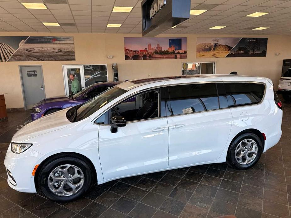 new 2024 Chrysler Pacifica car, priced at $47,860