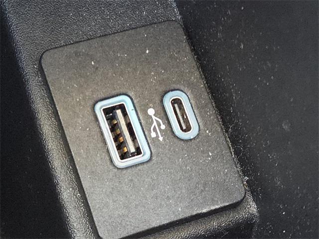 used 2022 Ford Edge car, priced at $25,359