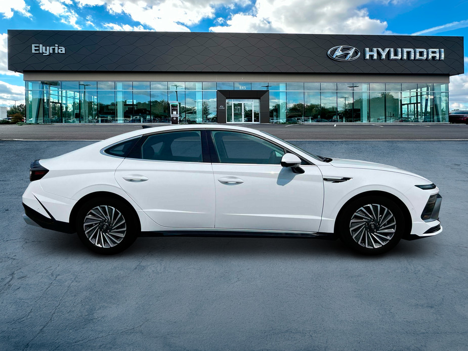 new 2025 Hyundai Sonata Hybrid car, priced at $39,700