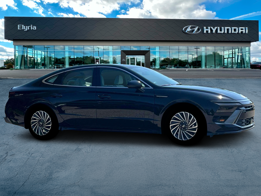 new 2025 Hyundai Sonata Hybrid car, priced at $32,690