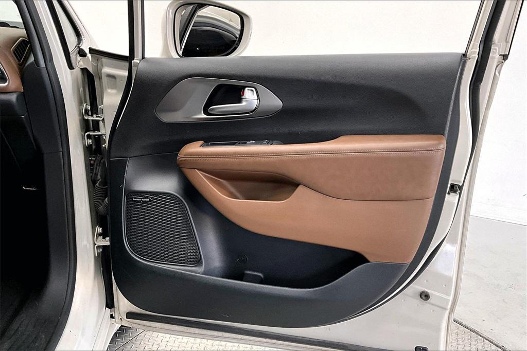 used 2017 Chrysler Pacifica car, priced at $12,640
