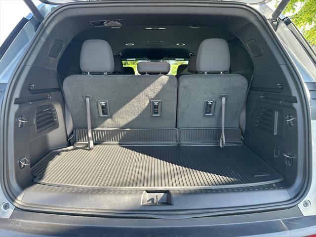 used 2024 Chevrolet Traverse car, priced at $42,990