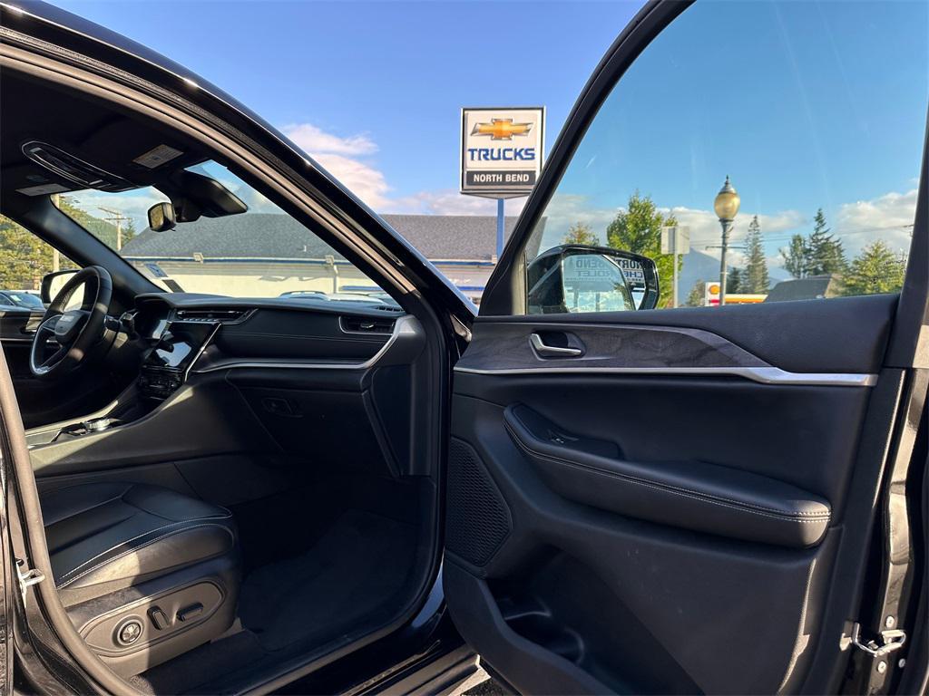 used 2024 Jeep Grand Cherokee car, priced at $34,990