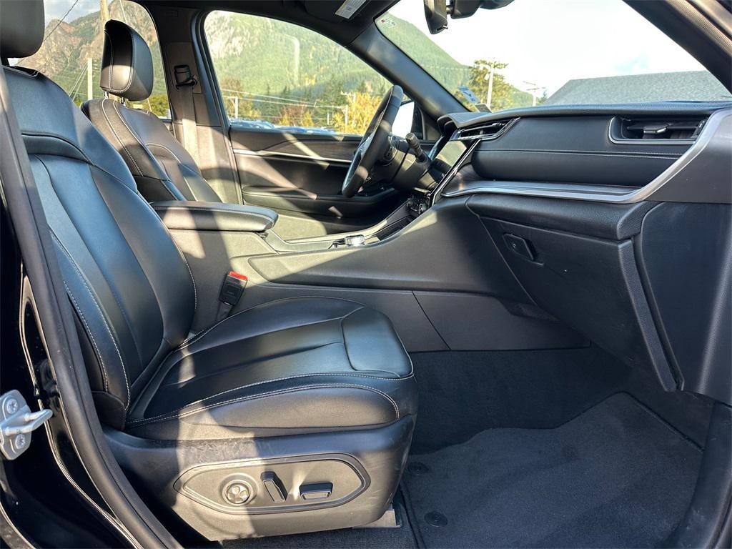 used 2024 Jeep Grand Cherokee car, priced at $34,990