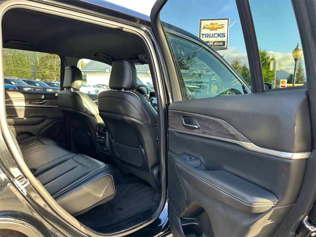 used 2024 Jeep Grand Cherokee car, priced at $34,990