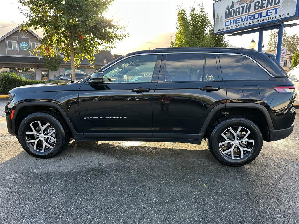 used 2024 Jeep Grand Cherokee car, priced at $34,990