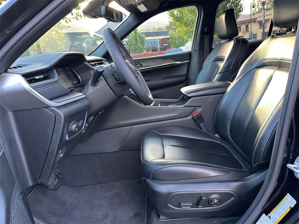 used 2024 Jeep Grand Cherokee car, priced at $34,990