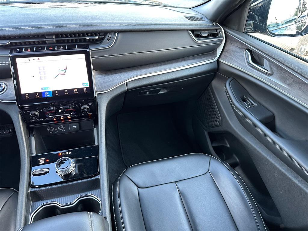 used 2024 Jeep Grand Cherokee car, priced at $34,990