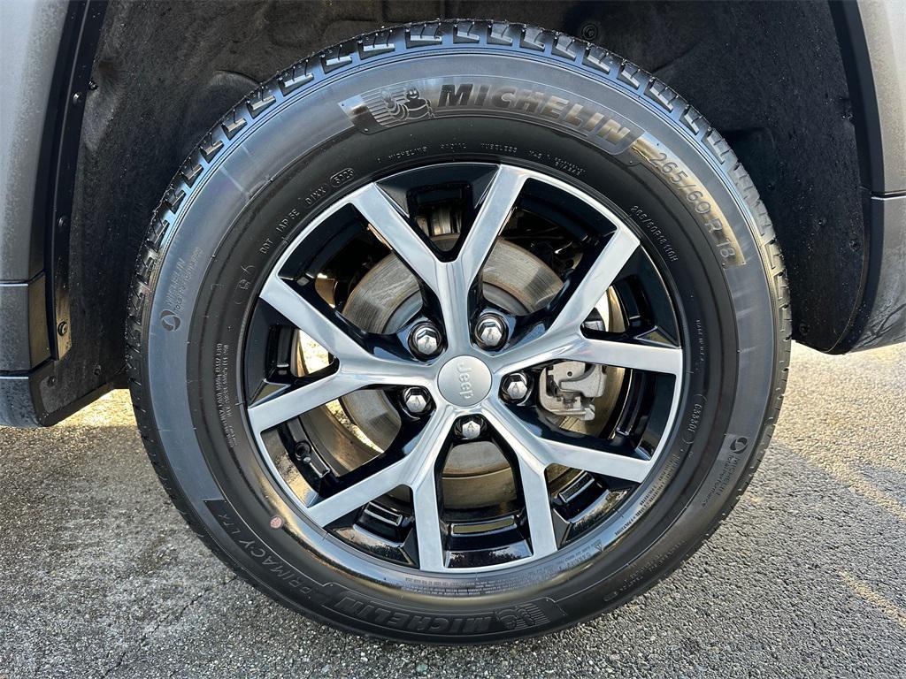 used 2024 Jeep Grand Cherokee car, priced at $34,990