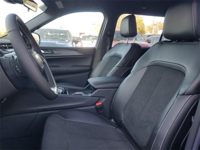 new 2025 Jeep Grand Cherokee L car, priced at $39,485