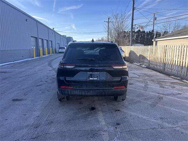 new 2024 Jeep Grand Cherokee car, priced at $45,689