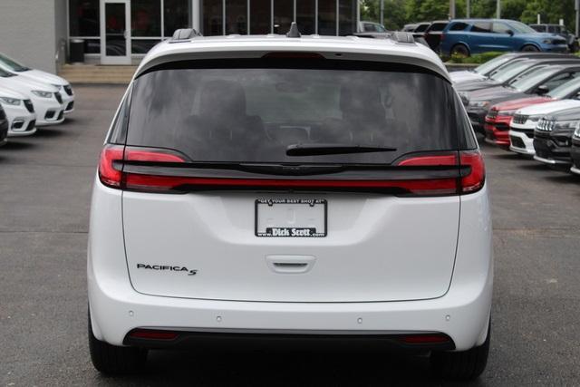 new 2024 Chrysler Pacifica car, priced at $47,248
