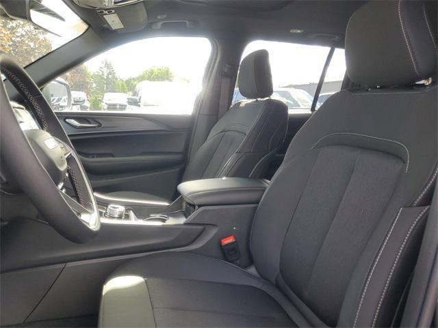 new 2025 Jeep Grand Cherokee car, priced at $37,067