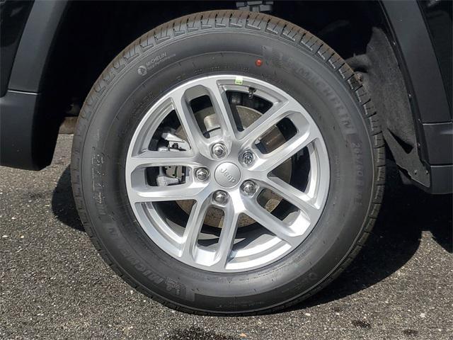 new 2025 Jeep Grand Cherokee car, priced at $37,067