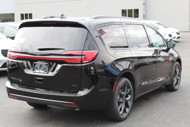 new 2024 Chrysler Pacifica car, priced at $49,329
