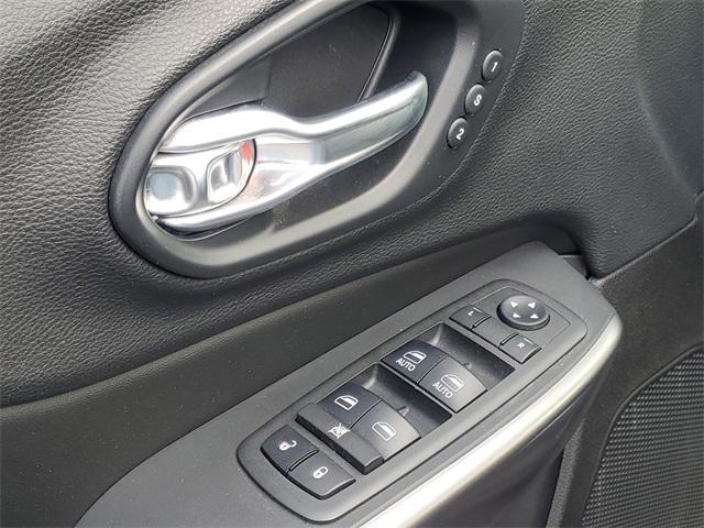 used 2019 Jeep Cherokee car, priced at $20,250