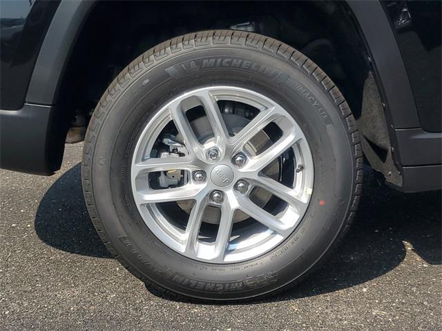 new 2025 Jeep Grand Cherokee car, priced at $37,918