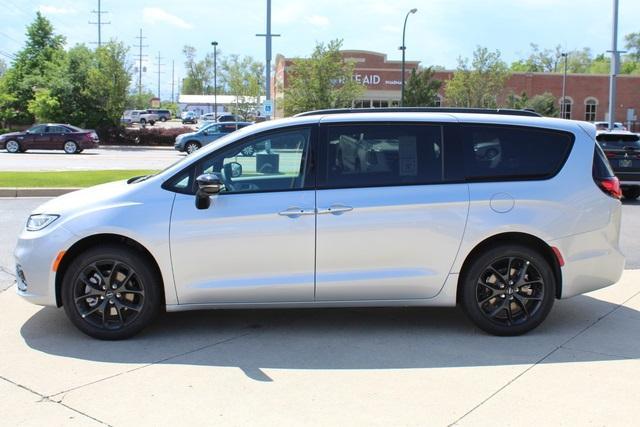 new 2024 Chrysler Pacifica car, priced at $50,386