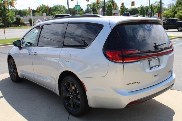 new 2024 Chrysler Pacifica car, priced at $50,386