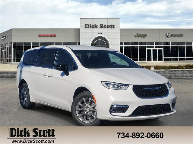 new 2026 Chrysler Pacifica car, priced at $43,977