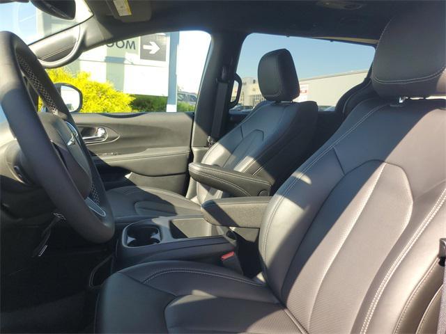 new 2026 Chrysler Pacifica car, priced at $43,977