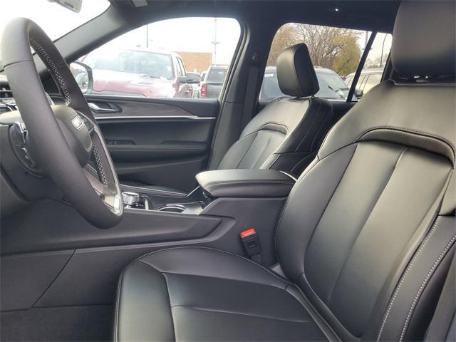 new 2025 Jeep Grand Cherokee car, priced at $41,335