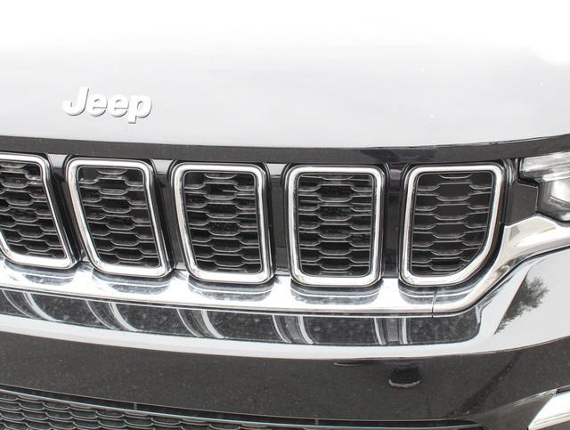 new 2025 Jeep Grand Cherokee car, priced at $41,916