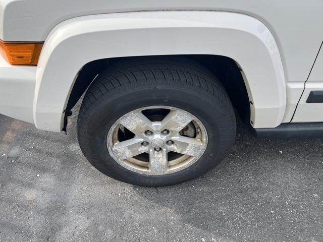 used 2008 Jeep Commander car, priced at $3,500