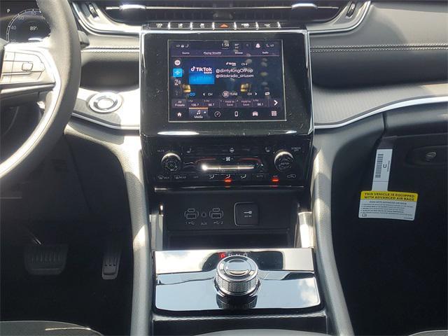 new 2025 Jeep Grand Cherokee car, priced at $41,910