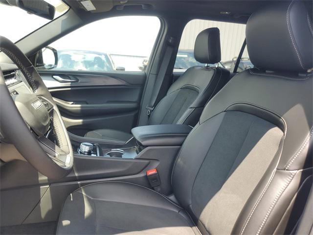 new 2025 Jeep Grand Cherokee car, priced at $41,910