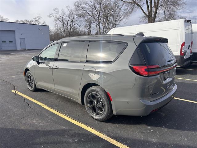 new 2025 Chrysler Pacifica Hybrid car, priced at $51,938